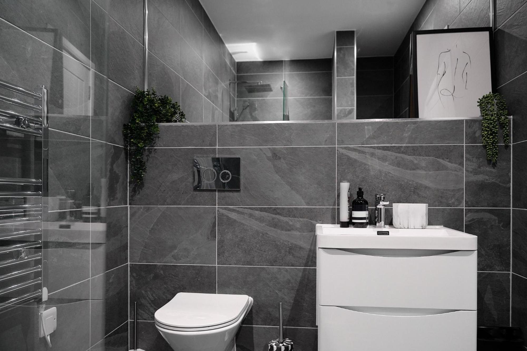 7 Cannon Street Apartment *